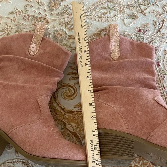 Chic Suede Ankle Boots in Dusty Pink - Picture 7 of 8
